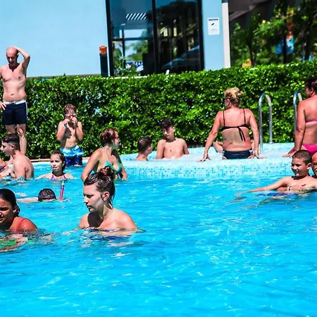 Adriatico Family Village מלון