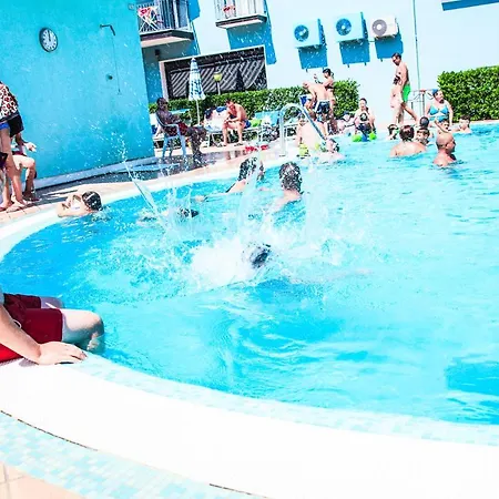 מלון Adriatico Family Village 3*