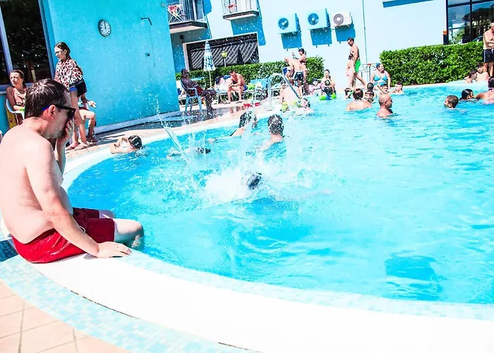 מלון Adriatico Family Village 3*