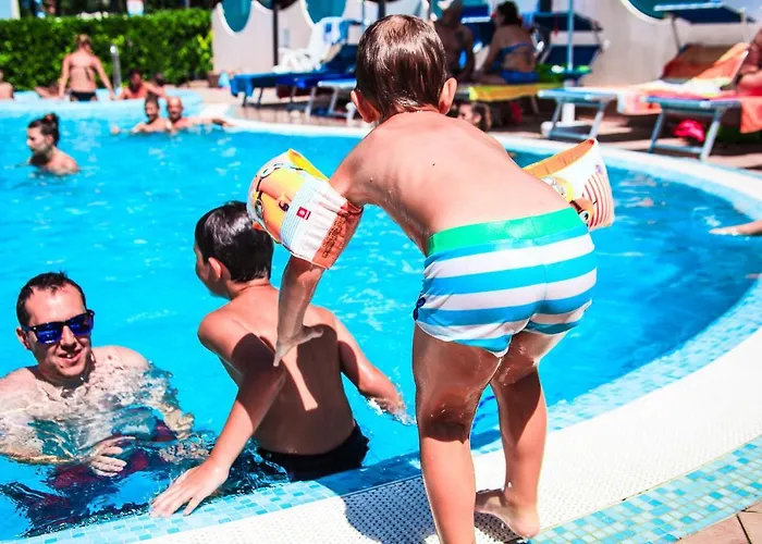Adriatico Family Village מלון