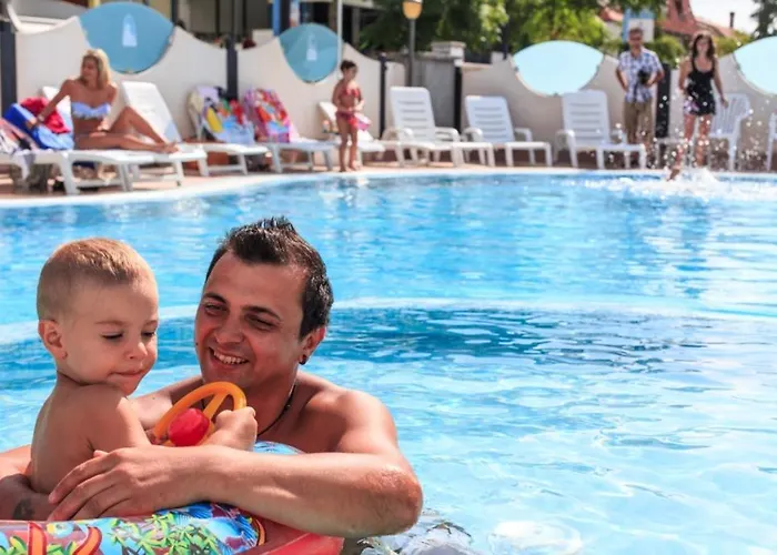 מלון Adriatico Family Village 3*