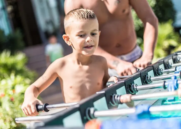 מלון Adriatico Family Village 3*